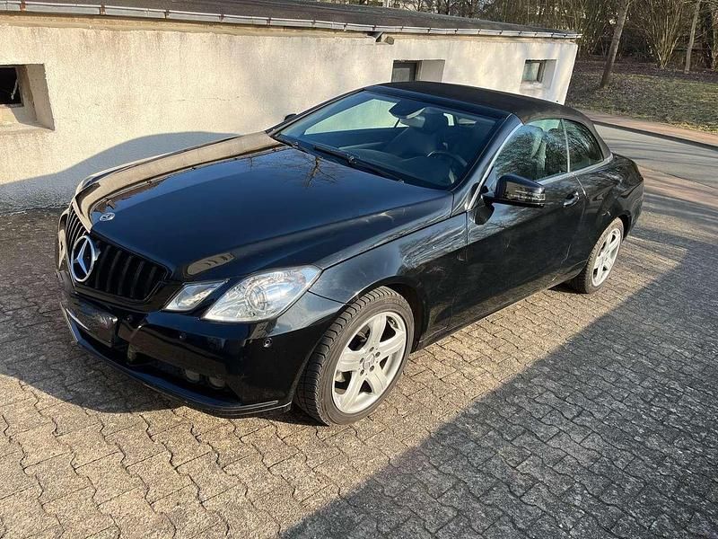 Gebraucht Mercedes E200 Elegance 184 PS (135 kW) 2010 Cabrio