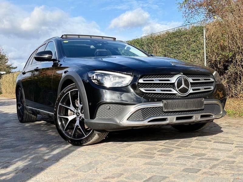 Schwarz Gebraucht 2021 Mercedes E220 Limousine | 27.499 € (Superpreis) - Bild 1/4