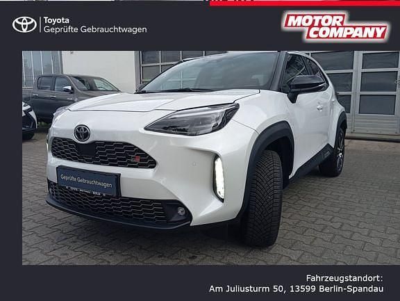 Platinumweiss perleffekt Gebraucht 2023 Toyota Yaris Hybrid Advance | 32.450 € - Bild 1/4