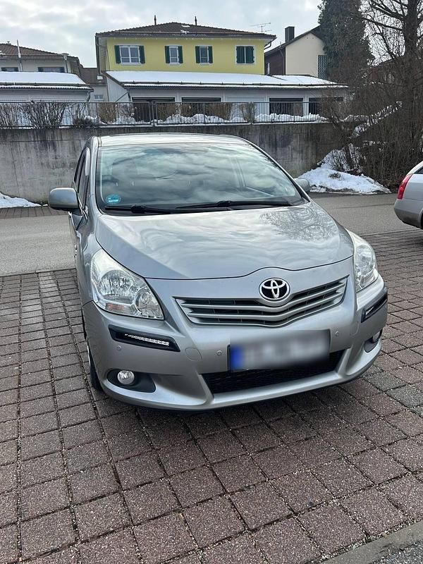 Gebraucht Toyota Verso 150 PS (110 kW) 2012 Grau Van / Kleinbus