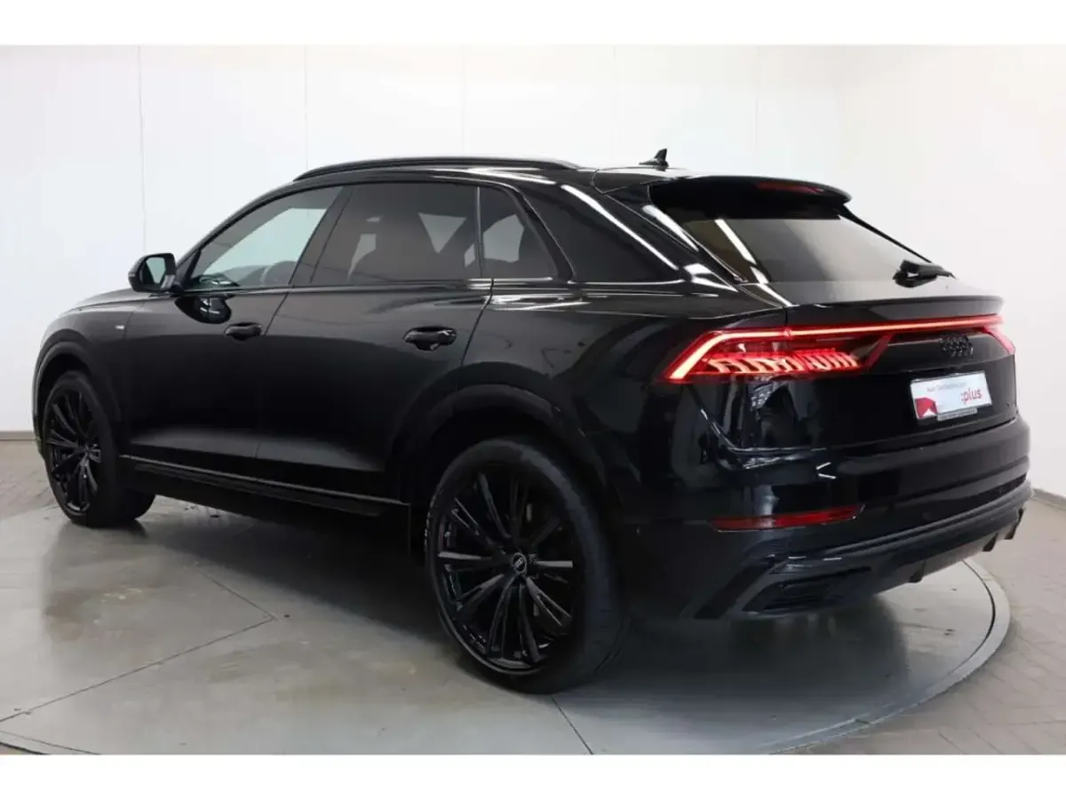 Gebraucht Audi Q8 Competition 286 PS (210 kW) 2023 Mythosschwarz metallic SUV