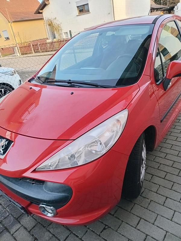 Gebraucht Peugeot 207 74 PS (54 kW) 2009 Rot Limousine
