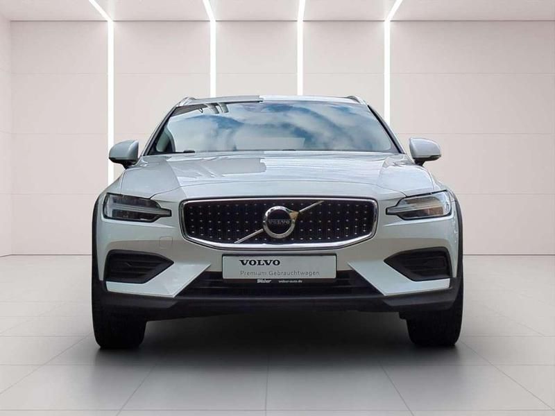 Gebraucht Volvo V60 CC 197 PS (144 kW) 2021 Weiss Kombi