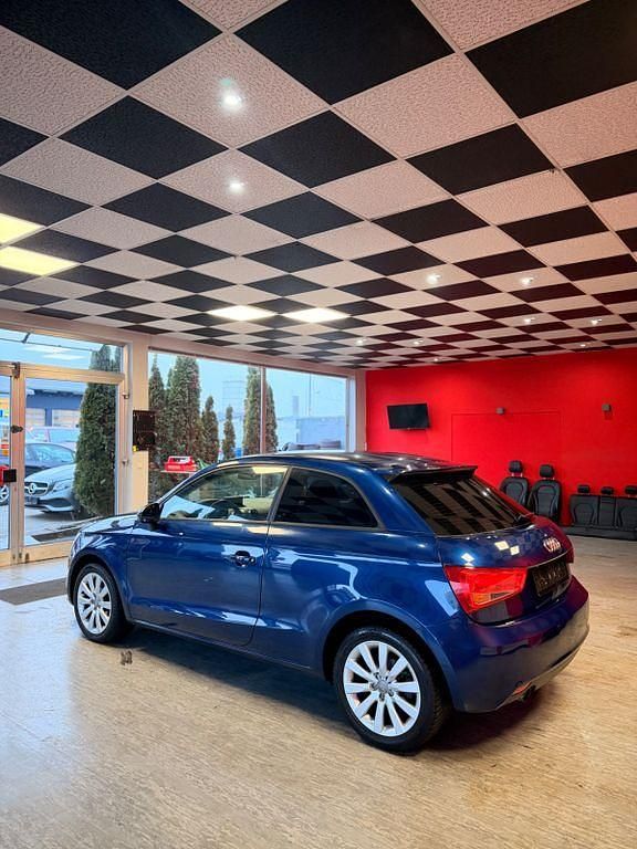 Gebraucht Audi A1 Attraction 90 PS (66 kW) 2014 Blau Limousine