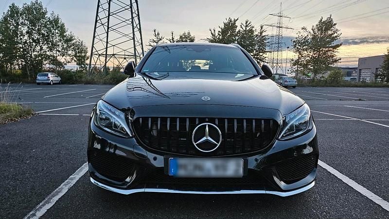 Schwarz Gebraucht 2018 Mercedes C250 AMG line Kombi | 16.399 € (Superpreis) - Bild 1/4