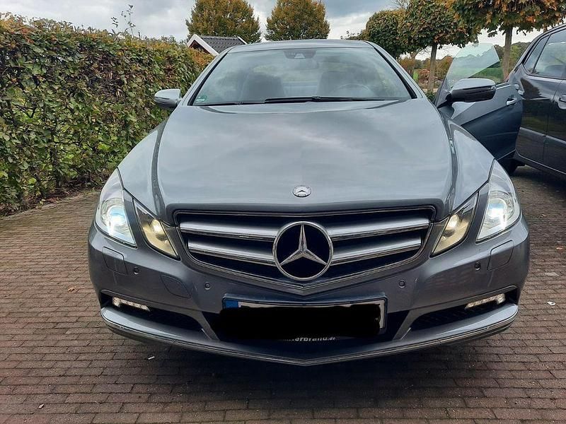 Silber Gebraucht 2009 Mercedes E250 Avantgarde Coupé | 10.500 € (Guter Preis) - Bild 1/4