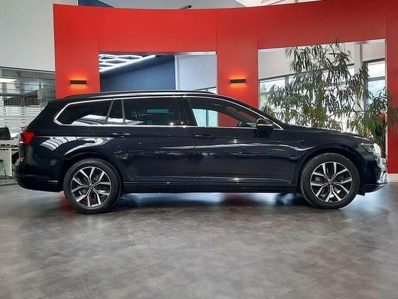 Gebraucht VW Passat Business 150 PS (110 kW) 2024 Deep black perleffekt Kombi