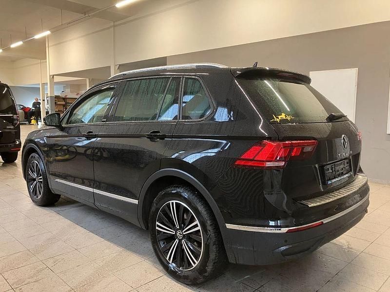 Gebraucht VW Tiguan Active 150 PS (110 kW) 2023 Schwarz SUV