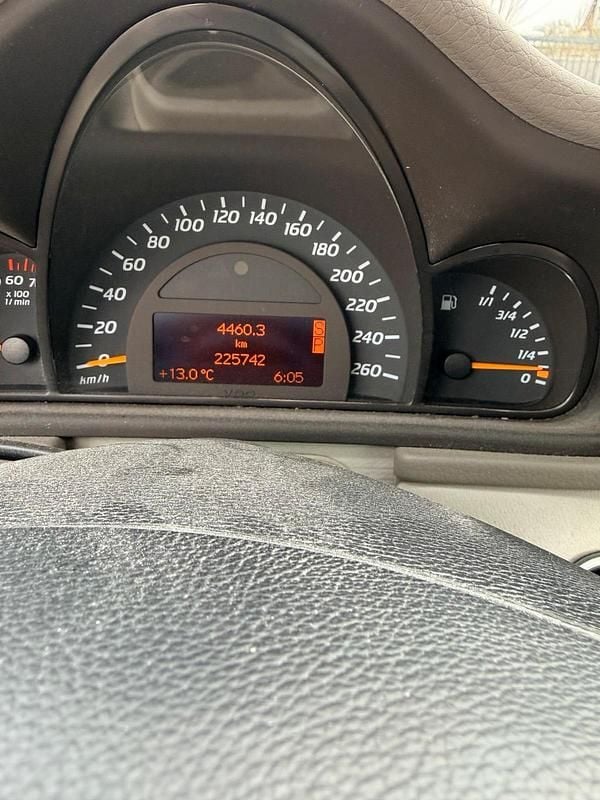 Gebraucht Mercedes C200 163 PS (119 kW) 2003 Grau Kleinwagen