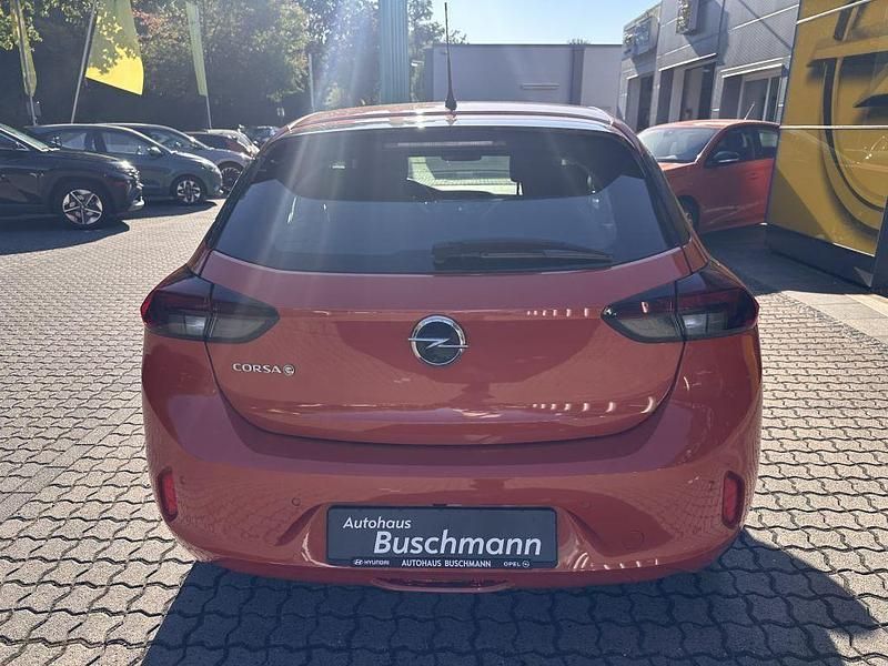Gebraucht Opel Corsa-e Elegance 100 kW (136 PS) 2022 Power orange metallic Kleinwagen