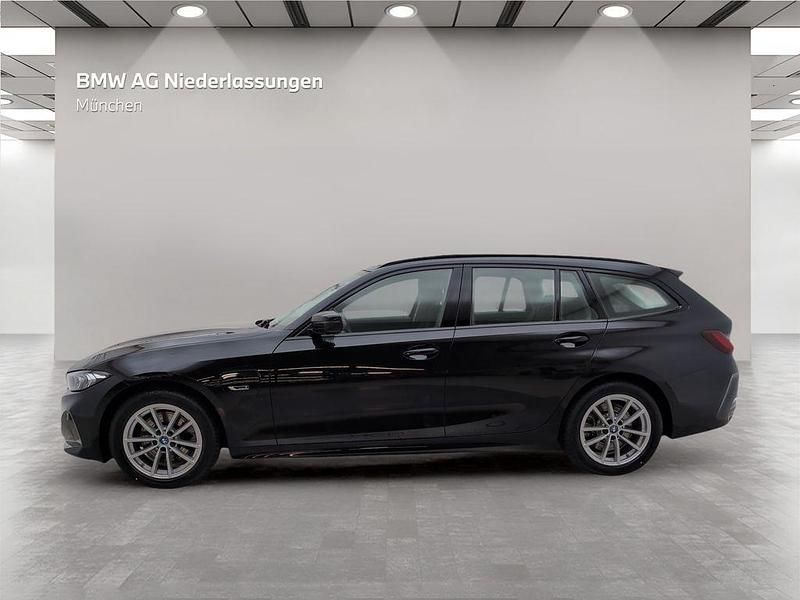 Gebraucht BMW 330e 184 PS (135 kW) 2022 Schwarz Kombi