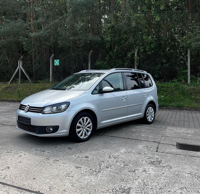 Silber Gebraucht 2011 VW Touran Highline Van / Kleinbus | 8.400 € (Fairer Preis) - Bild 1/4