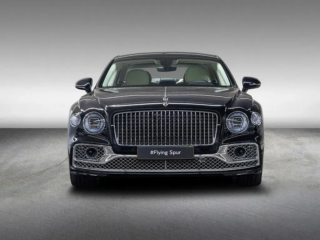 Gebraucht Bentley Flying Spur 551 PS (405 kW) 2024 Schwarz Limousine