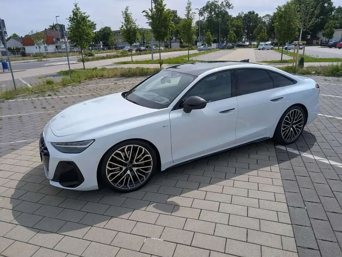 Gebraucht Audi A6 Ambiente 367 PS (269 kW) 2025 Weiß Limousine