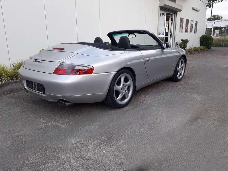Gebraucht Porsche 996 300 PS (220 kW) 1999 Arktissilbermetallic Cabrio