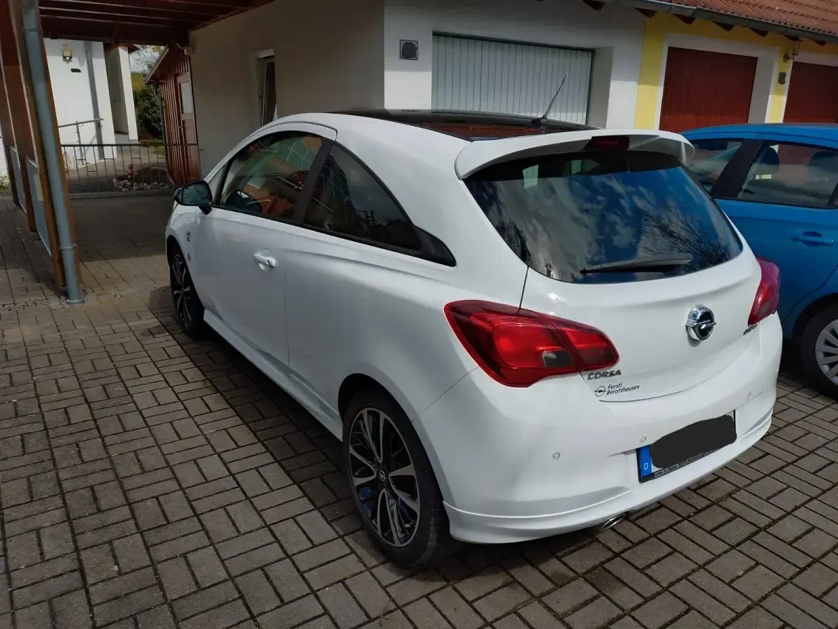Gebraucht Opel Corsa Color Edition 101 PS (74 kW) 2015 Weiß Kleinwagen