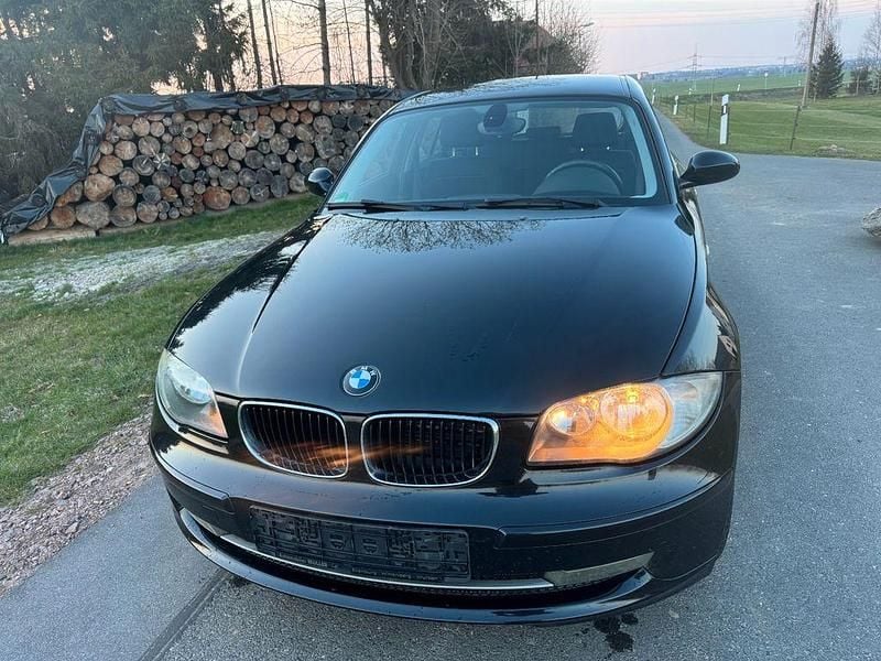 Gebraucht BMW 118 Advantage 143 PS (105 kW) 2010 Schwarz Kleinwagen