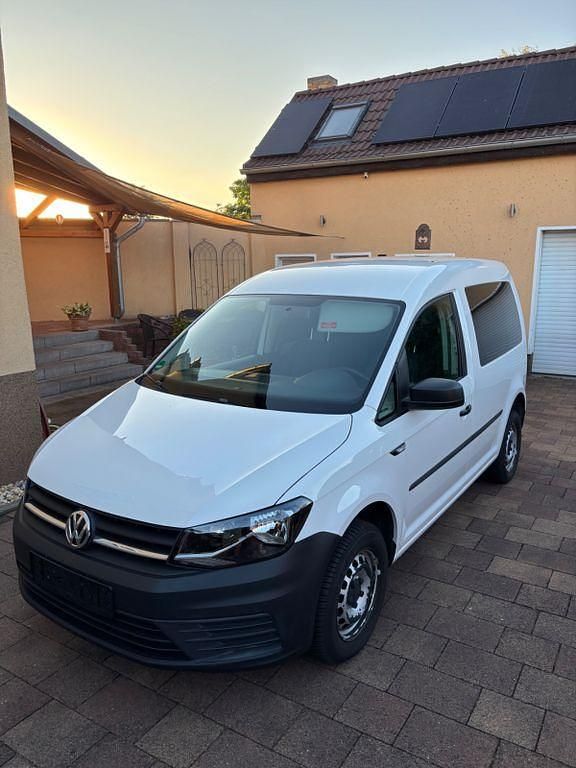 Weiß Gebraucht 2015 VW Caddy Comfortline Van / Kleinbus | 9.900 € (Fairer Preis) - Bild 1/4