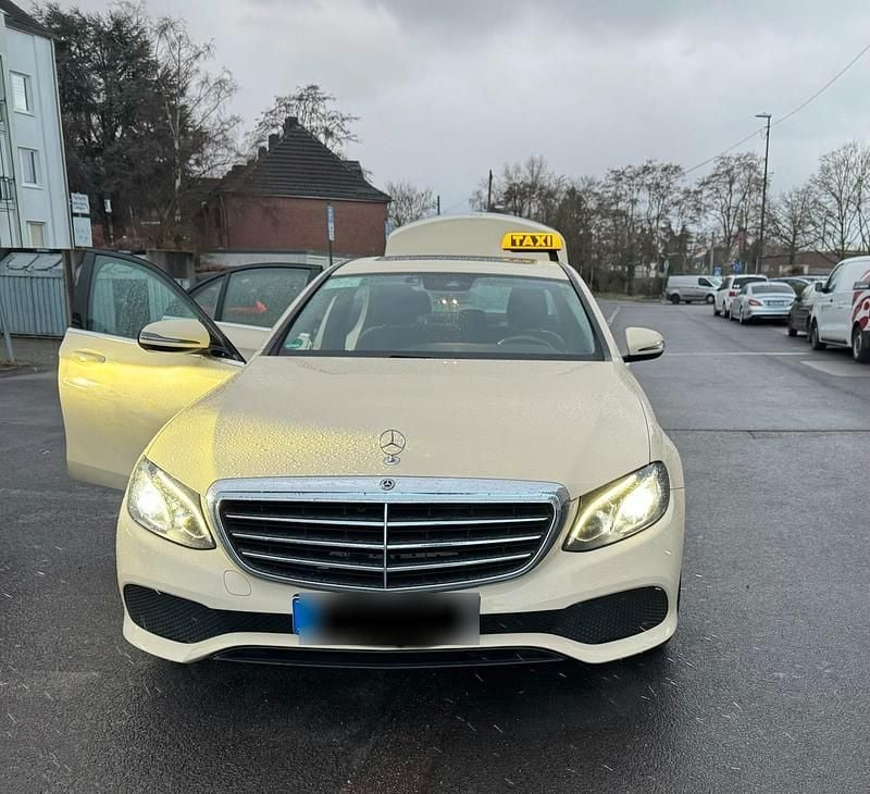 Gebraucht Mercedes E200 150 PS (110 kW) 2018 Andere farben Limousine