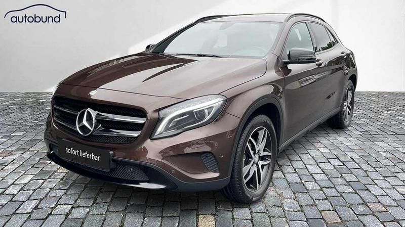 Gebraucht Mercedes GLA180 Urban 122 PS (89 kW) 2016 Braun / orientbraun SUV