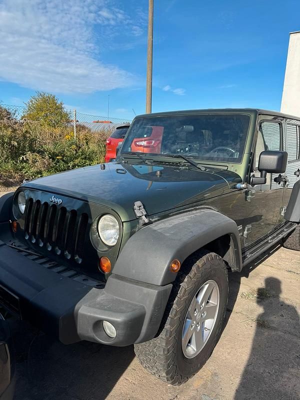 Grün Gebraucht 2011 Jeep Wrangler Unlimited SUV | 22.000 € (Fairer Preis) - Bild 1/4