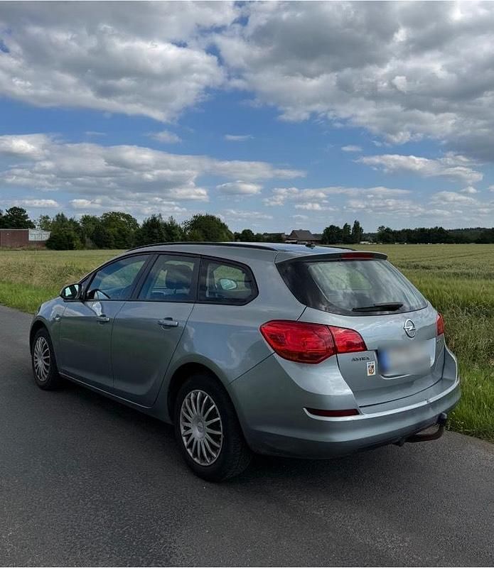 Gebraucht Opel Astra 110 PS (80 kW) 2012 Silber Kombi