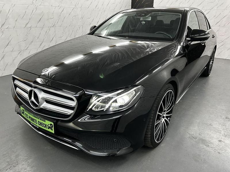 Obsidianschwarz metalliclack Gebraucht 2017 Mercedes E400 Avantgarde Limousine | 29.490 € (Fairer Preis) - Bild 1/4