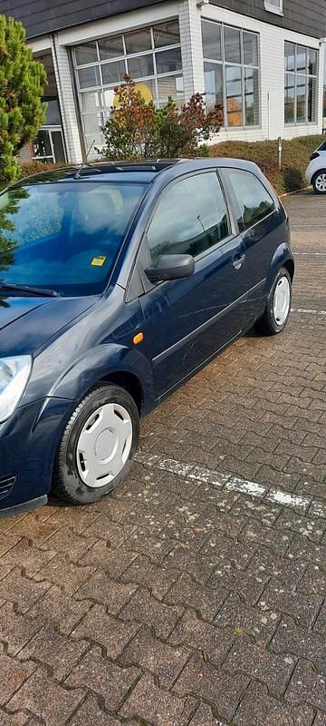 Blau Gebraucht 2003 Ford Fiesta Kleinwagen | 750 € (Superpreis) - Bild 1/4