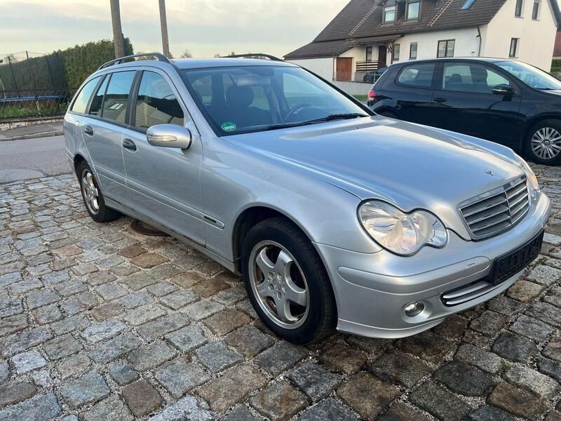 Silber Gebraucht 2005 Mercedes 180 Limousine | 700 € - Bild 1/4