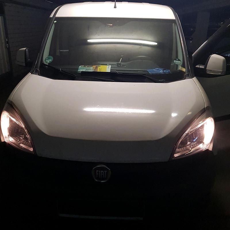 Weiß Gebraucht 2021 Fiat Doblò Van / Kleinbus | 10.900 € - Bild 1/4