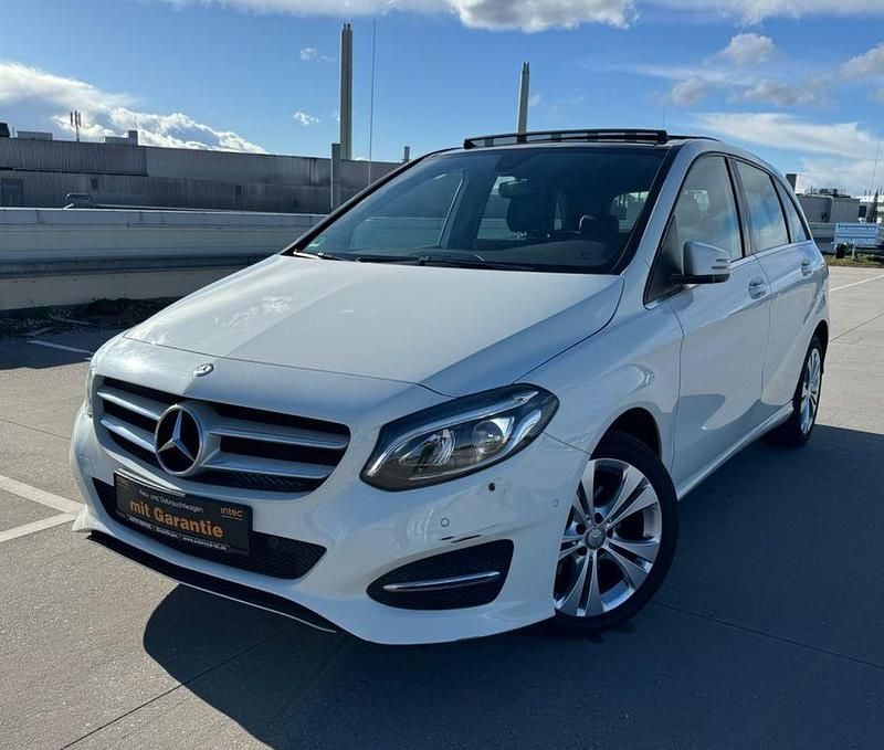 Gebraucht Mercedes B220 Urban 184 PS (135 kW) 2016 Weiß Van / Kleinbus