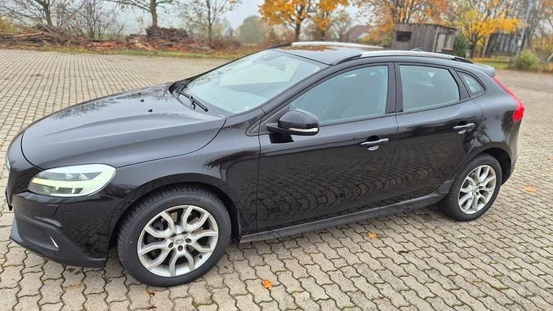 Schwarz Gebraucht 2017 Volvo V40 CC Kombi | 13.700 € (Fairer Preis) - Bild 1/4