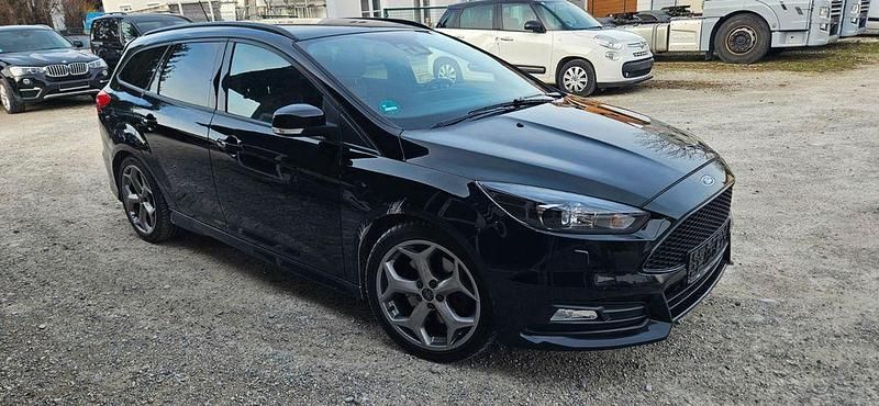 Iridiumschwarz metallic Gebraucht 2017 Ford Focus ST Kombi | 9.800 € - Bild 1/4