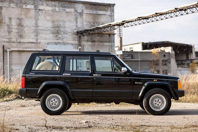 Gebraucht Jeep Cherokee Limited 178 PS (130 kW) 1996 Schwarz SUV