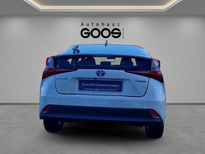 Gebraucht Toyota Prius Comfort 122 PS (89 kW) 2018 White pearl cs Limousine