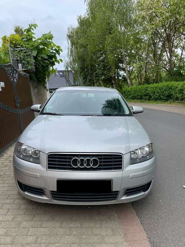 Grau Gebraucht 2004 Audi A3 Attraction Kleinwagen | 5.000 € (Teuer) - Bild 1/4