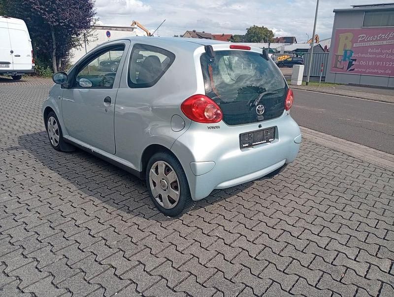 Gebraucht Toyota Aygo Basis 68 PS (50 kW) 2006 Blau Kleinwagen