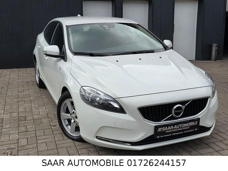Weiß Gebraucht 2017 Volvo V40 Kinetic Kombi | 10.999 € (Guter Preis) - Bild 1/4