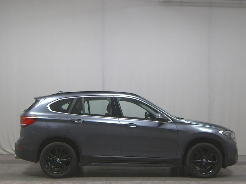 Grau Gebraucht 2020 BMW X1 Sport Line SUV | 20.480 € (Guter Preis) - Bild 1/4