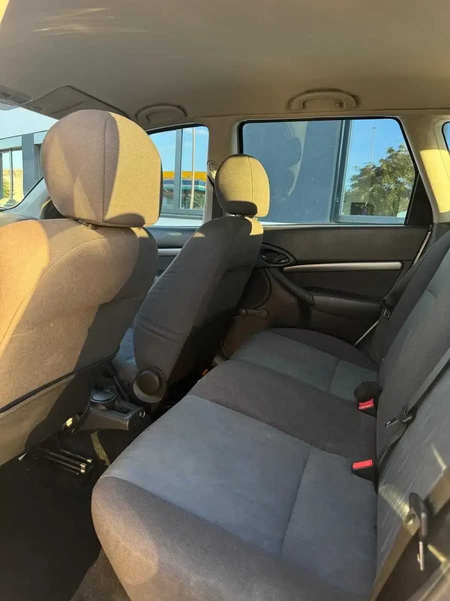 Używany Ford Focus 116 KM (85 kW) 2002 Srebrny Kombi