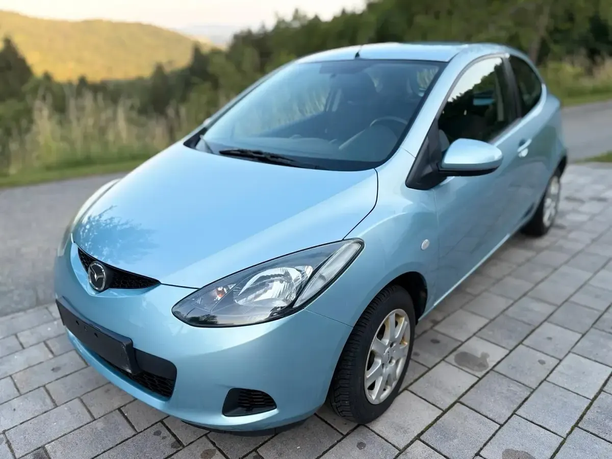 Gebraucht Mazda 2 75 PS (55 kW) 2009 Blau Kleinwagen