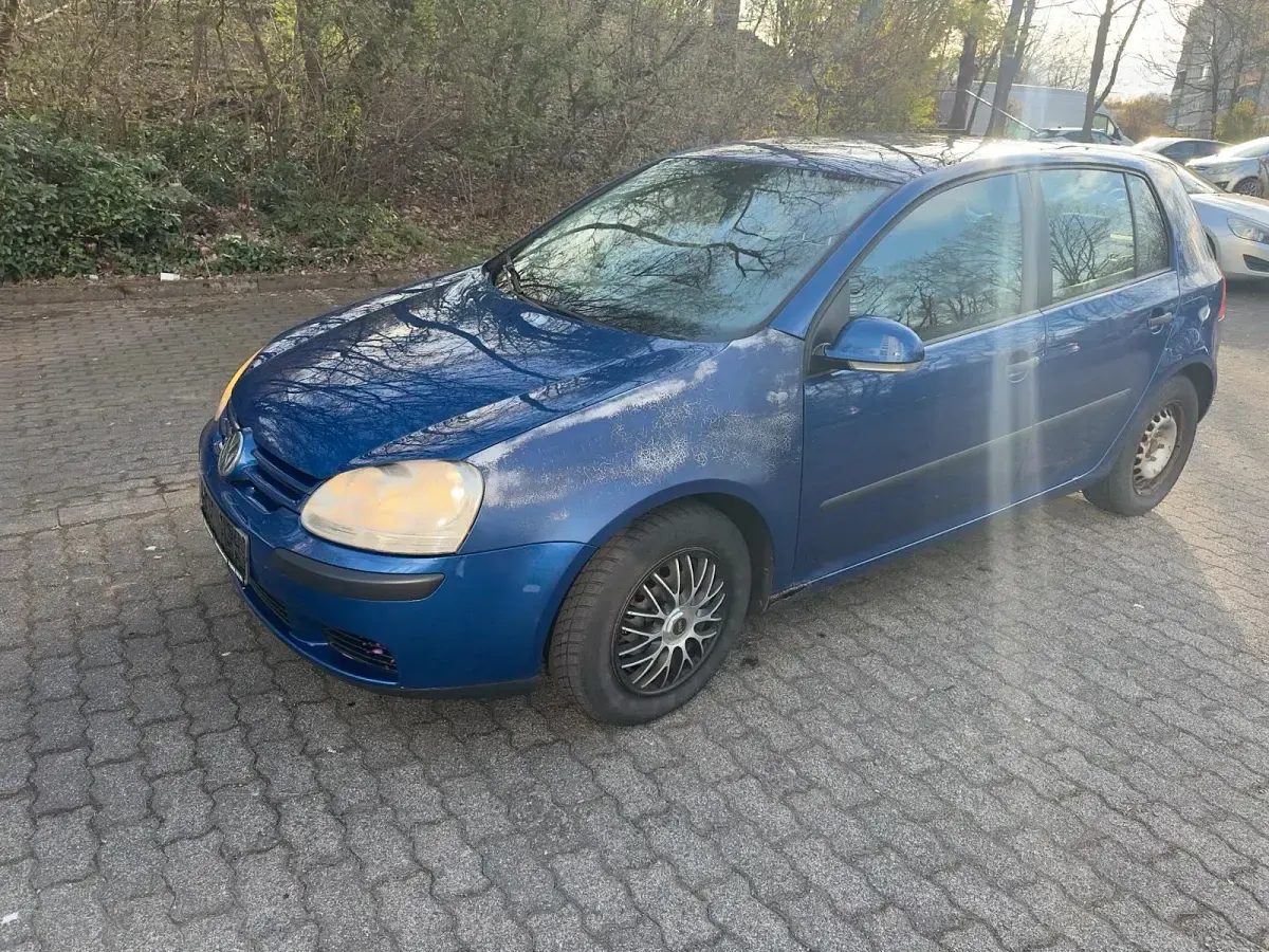 Gebraucht VW Golf V 102 PS (75 kW) 2004 Blau Kleinwagen