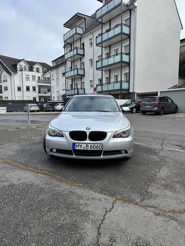 Gebraucht BMW 523 177 PS (130 kW) 2006 Silber Limousine