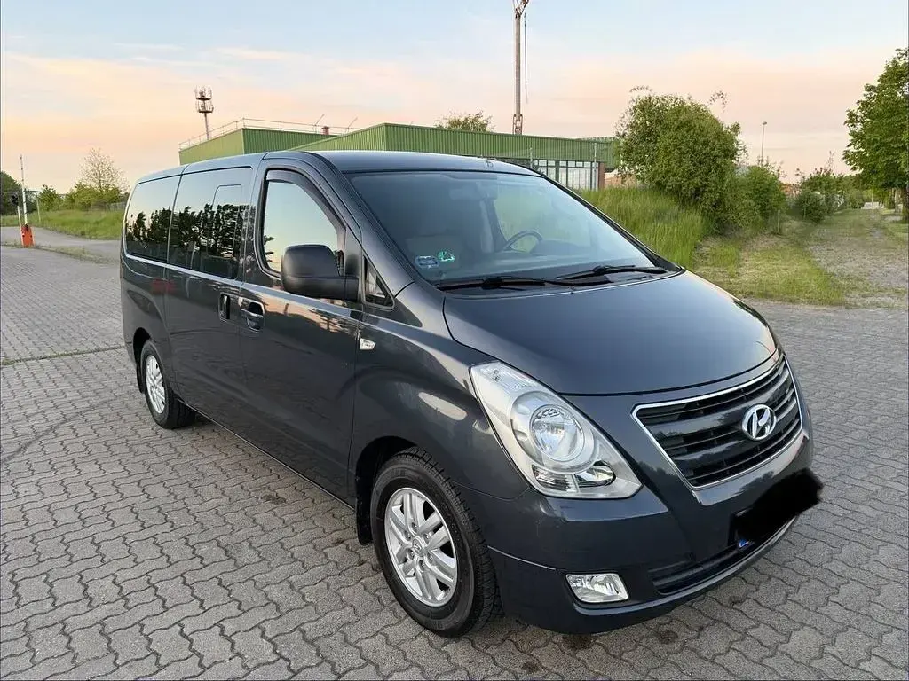Gebraucht Hyundai H-1 136 PS (100 kW) 2018 Blau Van / Kleinbus