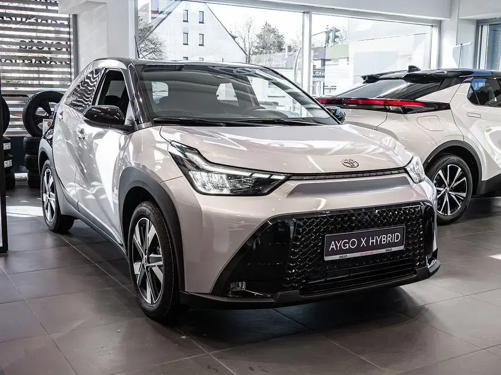 Neu Toyota Aygo X 116 PS (85 kW) 2026 Schwarz SUV