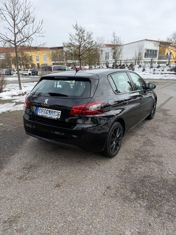 Gebraucht Peugeot 308 131 PS (96 kW) 2019 Schwarz Limousine