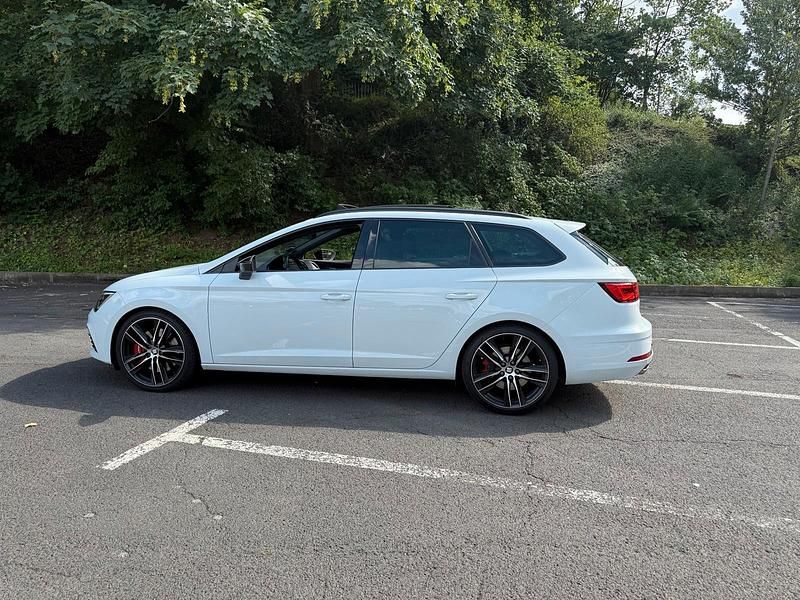 Weiß Gebraucht 2017 Cupra Leon Kombi | 17.500 € (Fairer Preis) - Bild 1/4