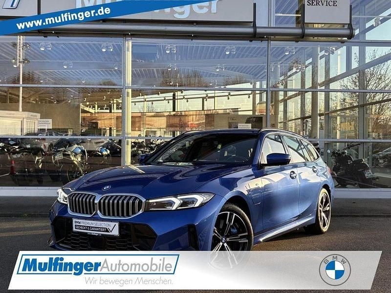Portimao blau (metallic) Gebraucht 2024 BMW 330e Sport Line Kombi | 43.200 € (Guter Preis) - Bild 1/4