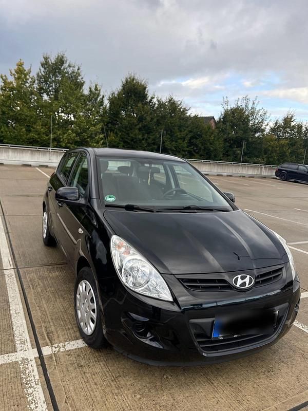 Schwarz Gebraucht 2011 Hyundai i20 Kleinwagen | 4.700 € (Teuer) - Bild 1/4