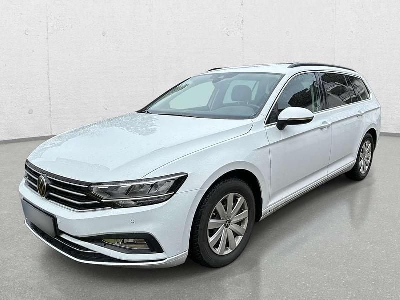 Gebraucht VW Passat 200 PS (147 kW) 2023 Gletscherweiß metallic Kombi
